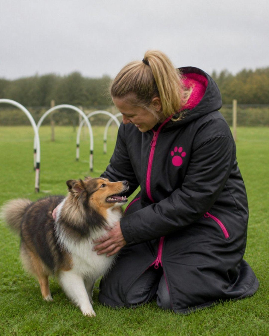 Charcoal and pink Pooch All Season Robe at hoopers training